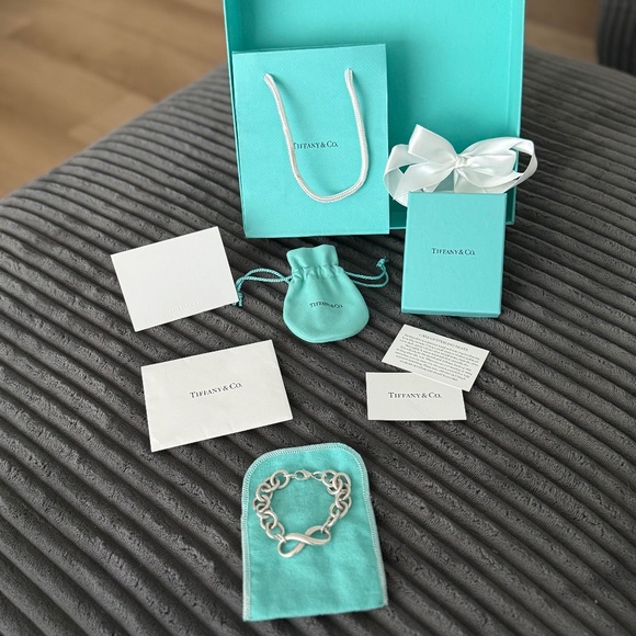 BRAND NEW !!!!    Authentic Tiffany & Co Infinity Bracelet (7.5" Med) - Picture 1 of 14
